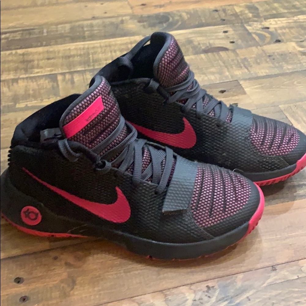 KD Trey 5 basketball shoe